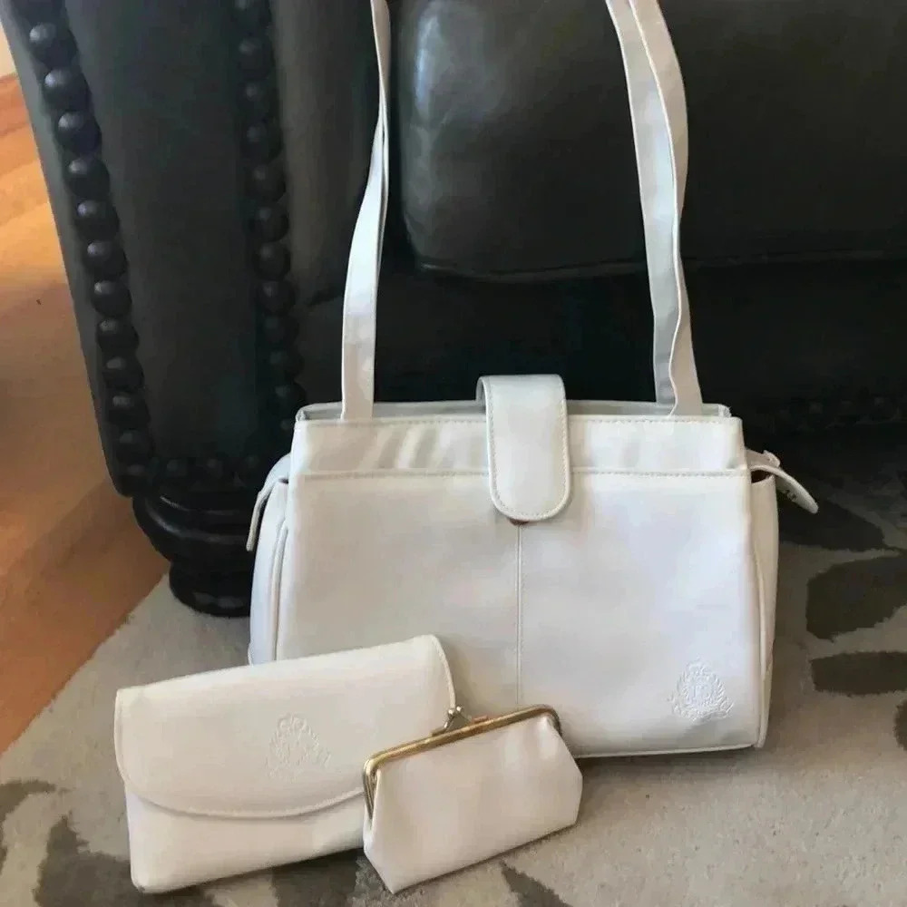 White leather bag with matching wallet